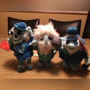 Haunted Mansion Hitchhiking Ghosts Animated & Musical Plush Set